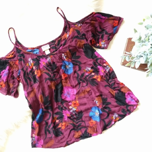 Mossimo Supply Co. Tops - MOSSIMO cold shoulder floral flowy top